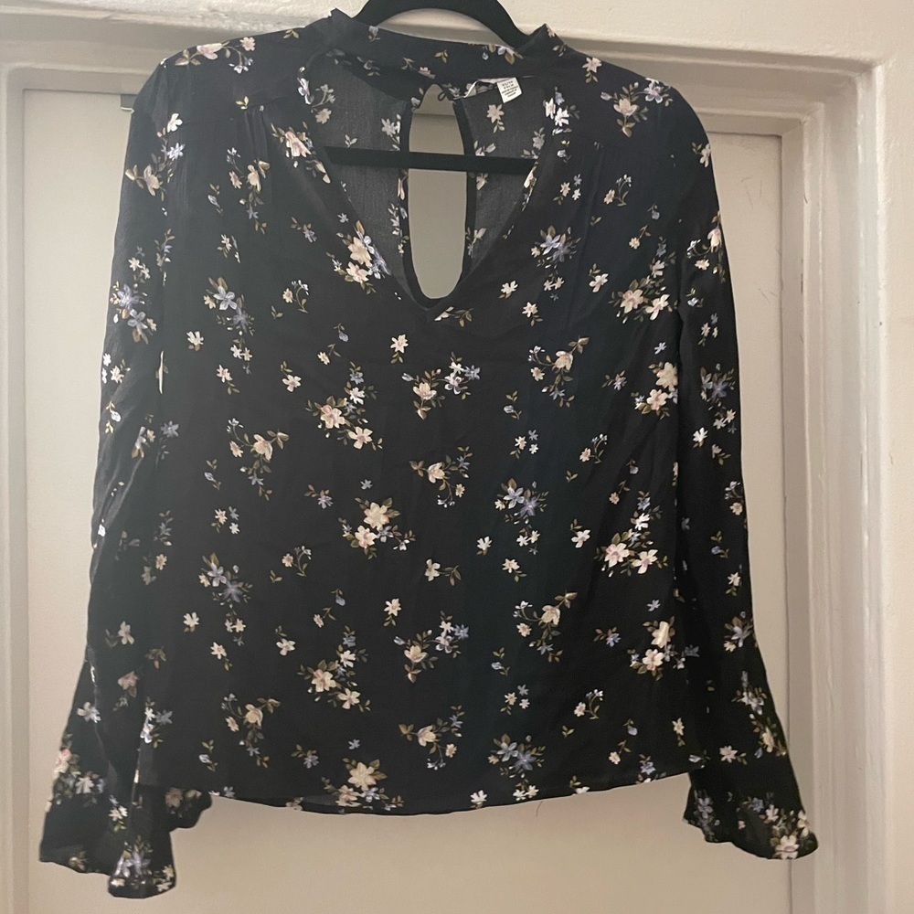 American Eagle Outfitters Black Ditsy Floral bell sleeve top size XS‎